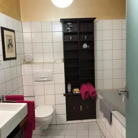 Apartment Ruhige Dom Oase Mit Terrasse Cologne